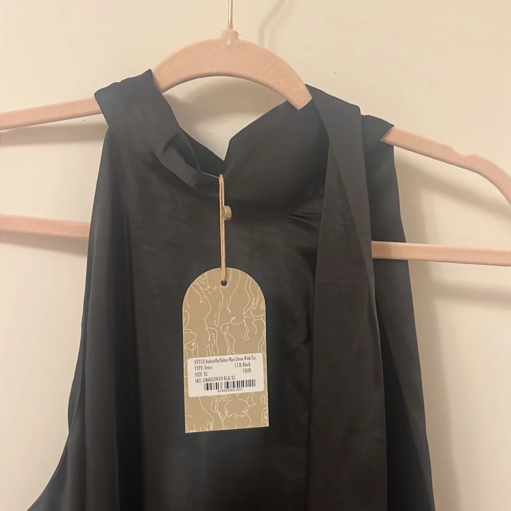 Meshki Aubriella Dress - Picture 8 of 8